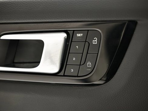 Used 2023 Porsche Cayenne image 19