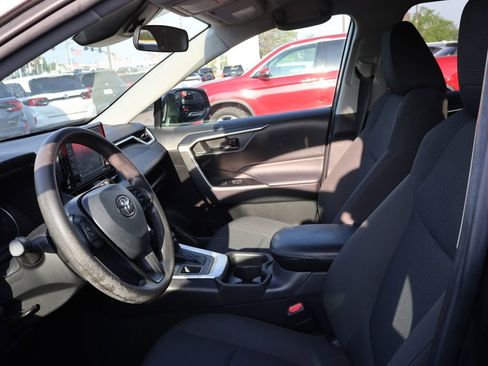 Used 2021 Toyota RAV4 LE image 11