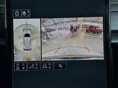 Used 2025 GMC Acadia Elevation image 15