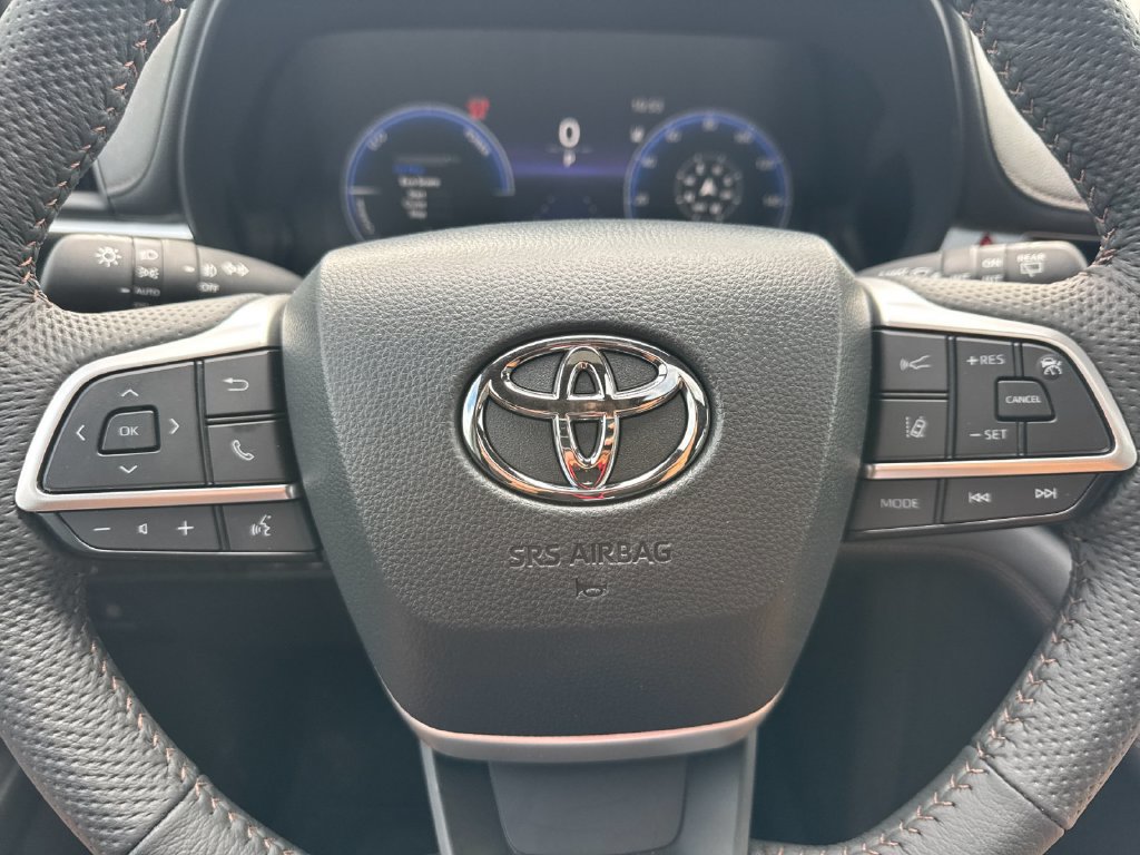 Used 2026 Toyota Sienna Limited AWD/4WD image 25