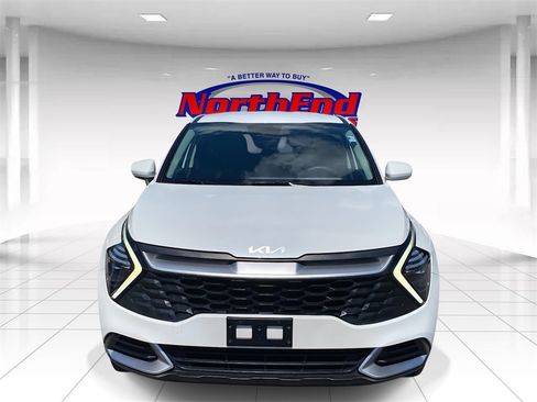 Used 2024 Kia Sportage LX image 2