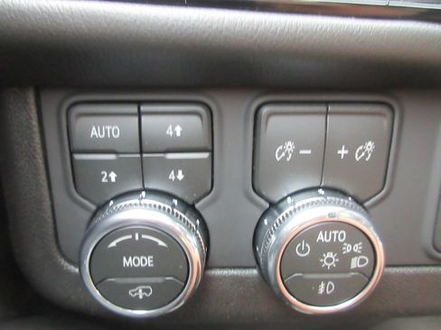 New 2026 GMC Yukon Denali w/ Denali Reserve Package AWD/4WD image 18
