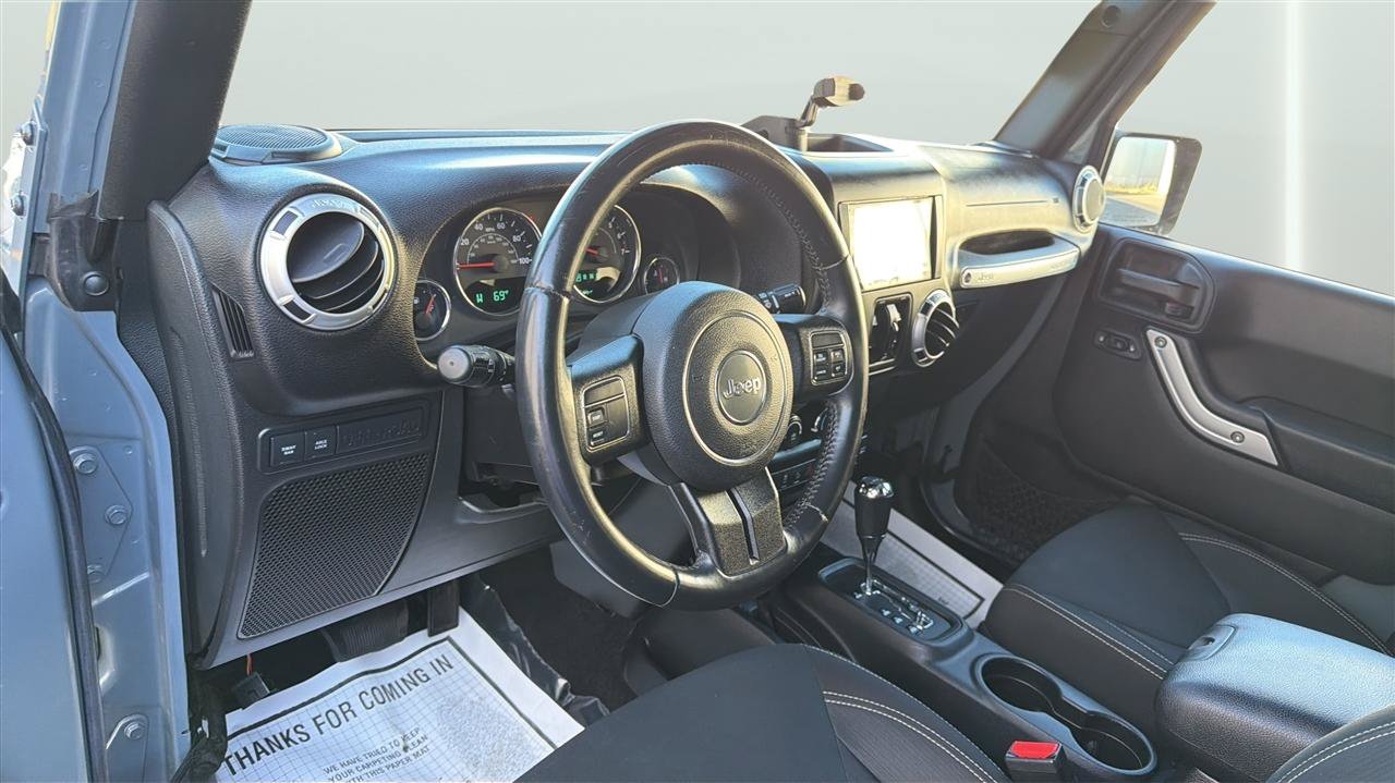 Used 2015 Jeep Wrangler Unlimited Rubicon AWD/4WD image 17