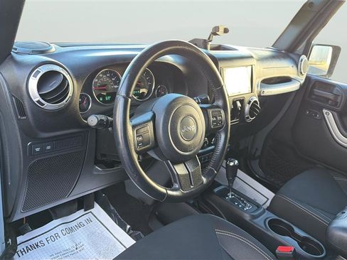 Used 2015 Jeep Wrangler Unlimited Rubicon image 17