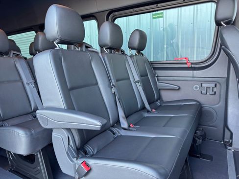 Used 2024 Mercedes-Benz Sprinter 2500 image 37