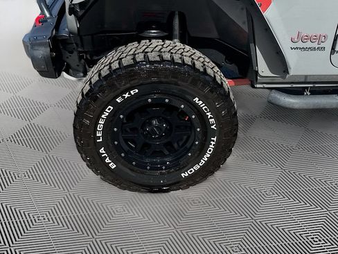 Used 2018 Jeep Wrangler Unlimited Rubicon AWD/4WD image 35