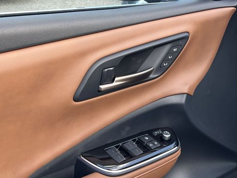 New 2025 Toyota Crown Signia image 10