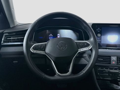 Used 2025 Volkswagen Jetta SE FWD image 18