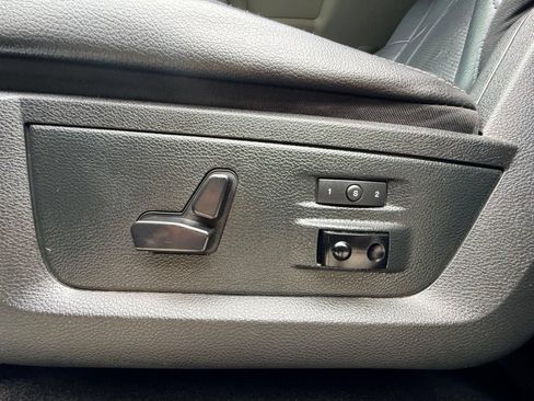 Used 2018 RAM 1500 Laramie w/ Convenience Group AWD/4WD image 22