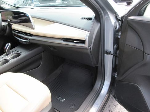 Certified 2024 Cadillac XT4 Luxury w/ Cold Weather Package FWD image 20