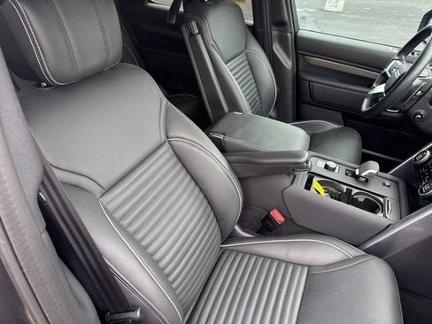 Used 2024 Land Rover Discovery Metropolitan Edition AWD/4WD image 16