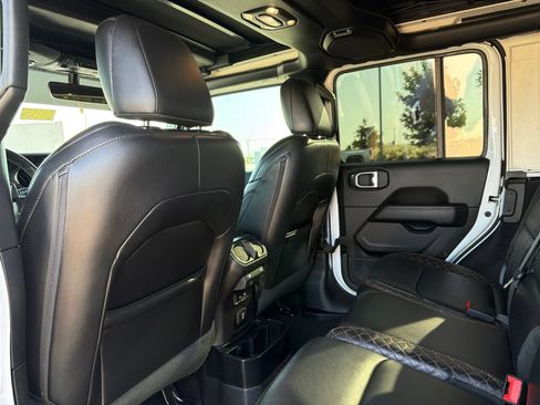 Used 2020 Jeep Wrangler Unlimited Sahara AWD/4WD image 11