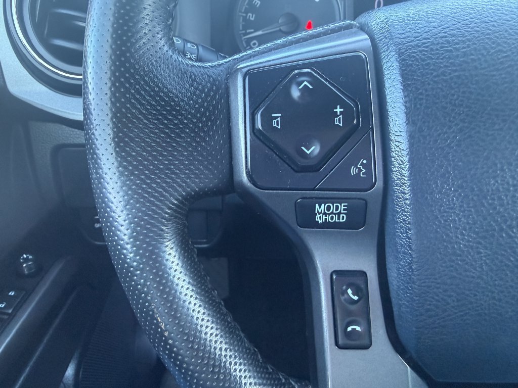 Used 2020 Toyota Tacoma TRD Off-Road w/ Technology Package AWD/4WD image 21
