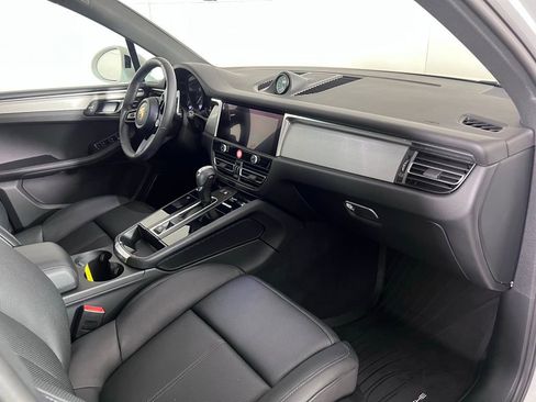 Certified 2026 Porsche Macan AWD/4WD image 18