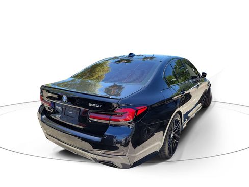 Used 2023 BMW 530i w/ M Sport Package RWD image 4