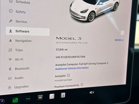 Used 2021 Tesla Model 3 Standard Range Plus image 24