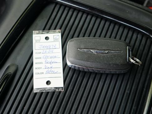 Used 2024 Chrysler Pacifica Touring-L w/ S Appearance Package FWD image 31