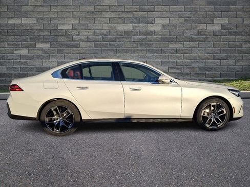 New 2026 BMW 540i xDrive w/ Executive Package image 7