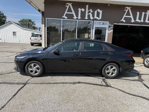 Used 2021 Hyundai Elantra SE FWD image 5