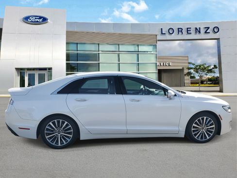 Used 2020 Lincoln MKZ image 4