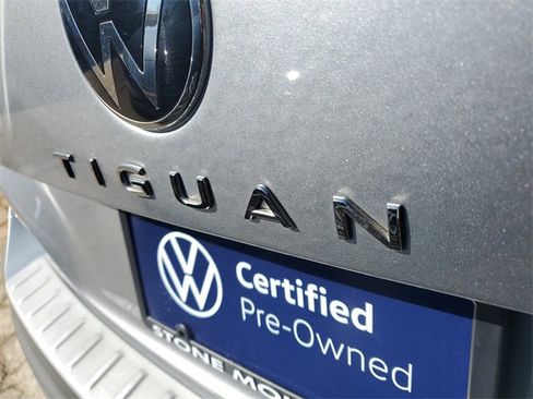 Certified 2022 Volkswagen Tiguan SE image 4