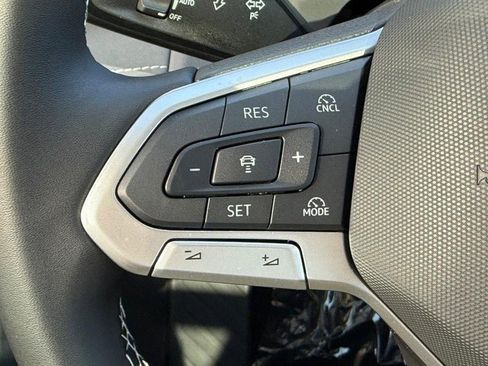 New 2025 Volkswagen Tiguan SE image 9