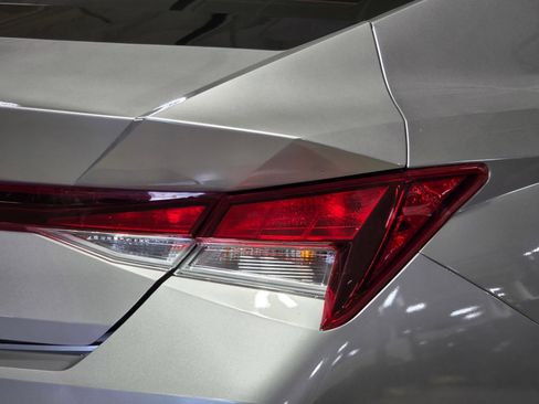 Used 2023 Hyundai Elantra SEL w/ Convenience Package FWD image 12