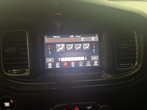 Used 2019 Dodge Charger SXT RWD image 13