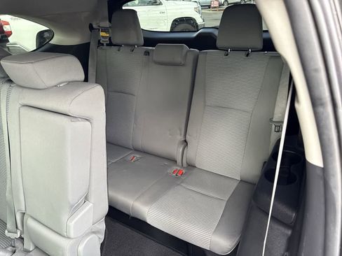 Used 2021 Toyota Highlander LE image 13