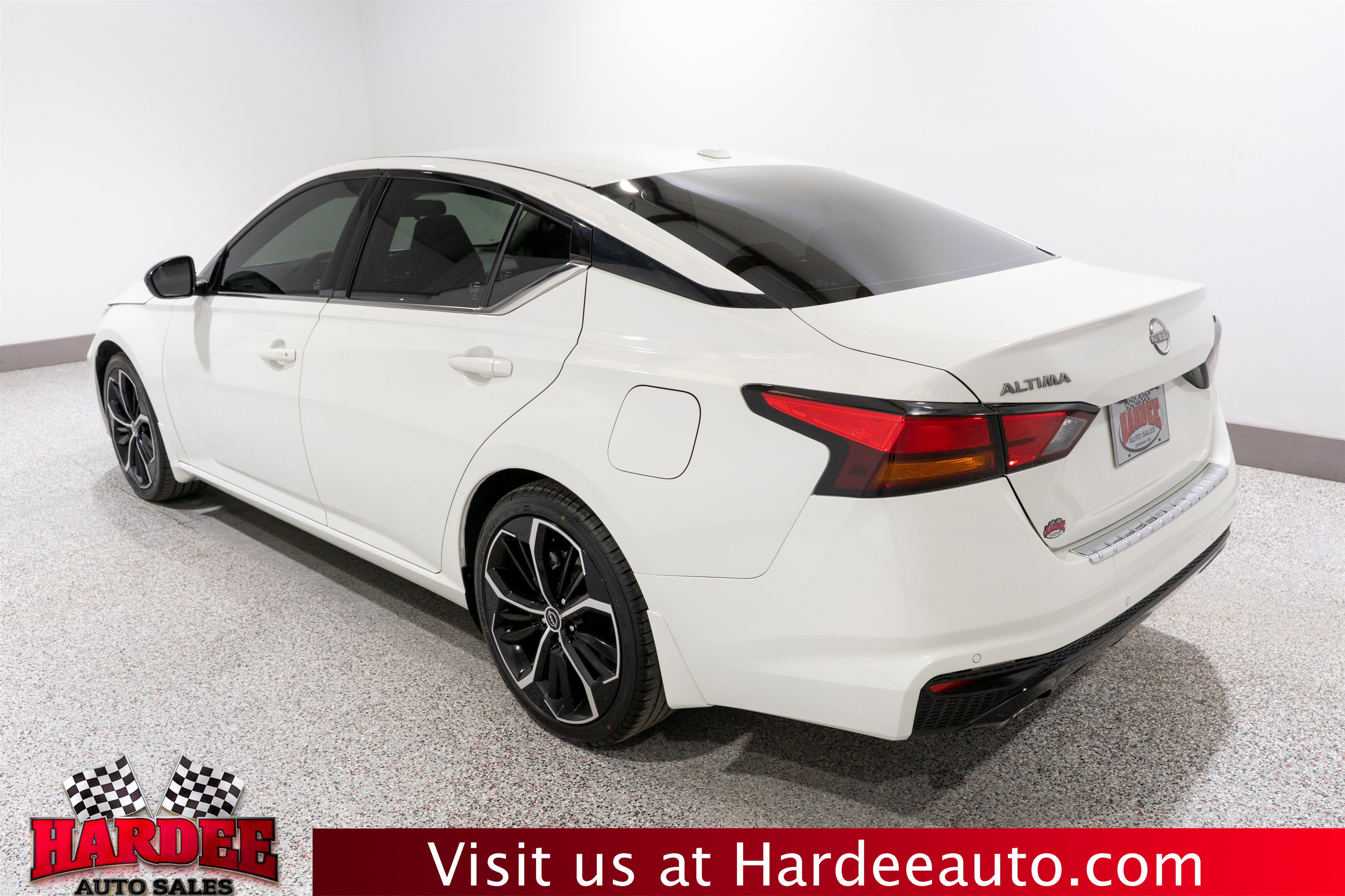 Used 2023 Nissan Altima 2.5 SR w/ SR Premium Package FWD image 3