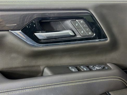 Used 2025 GMC Yukon XL Elevation image 19