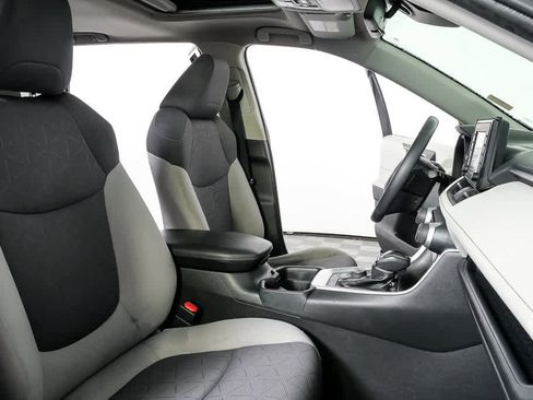 Used 2021 Toyota RAV4 XLE w/ Convenience Package image 20