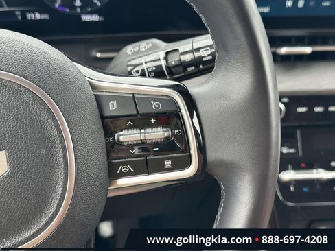 Used 2023 Kia Carnival SX w/ Paint Protection Package FWD image 21