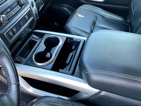 Used 2021 Nissan Titan SV w/ SV Convenience Package image 13