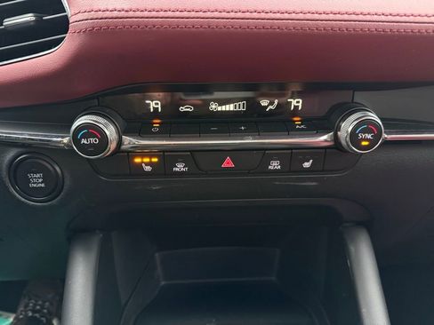 Used 2021 MAZDA MAZDA3 s image 22