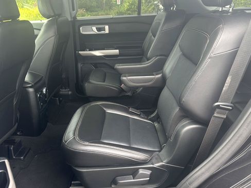Used 2023 Ford Explorer Limited AWD/4WD image 10