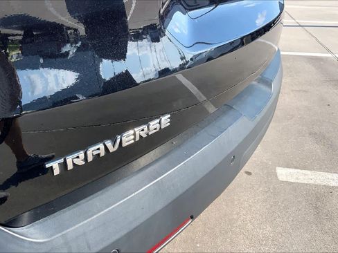 Used 2021 Chevrolet Traverse LT FWD image 10