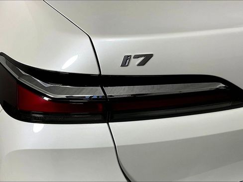Certified 2024 BMW i7 eDrive50 image 31