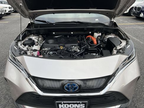 Used 2022 Toyota Venza XLE image 26