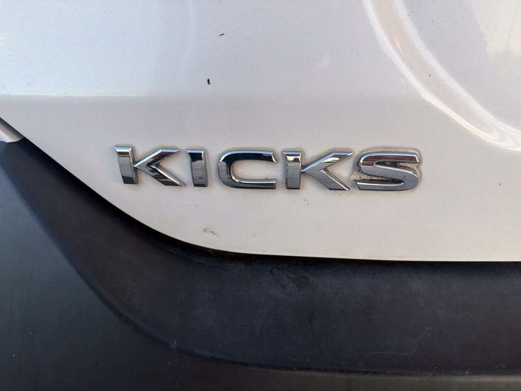 Used 2018 Nissan Kicks SV FWD image 14