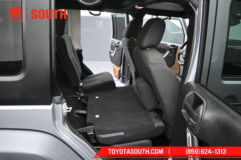 Used 2015 Jeep Wrangler Unlimited Rubicon w/ Max Tow Package AWD/4WD image 20