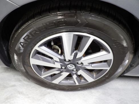 Used 2021 Nissan Versa SV FWD image 20
