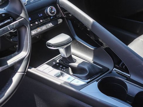 Certified 2023 Hyundai Elantra Limited FWD image 24
