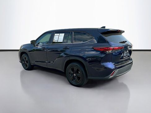 Used 2023 Toyota Highlander LE FWD image 5