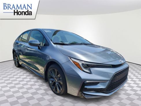 Used 2025 Toyota Corolla SE FWD image 2
