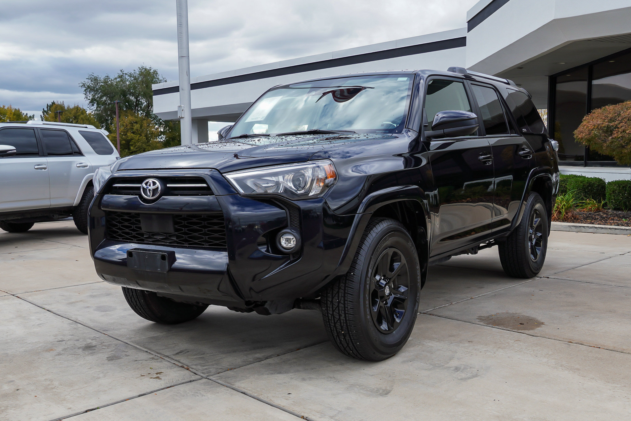 Used 2024 Toyota 4Runner SR5 AWD/4WD image 4