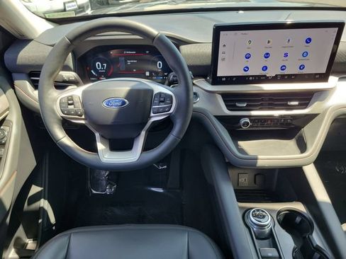 Used 2026 Ford Explorer Active w/ Active Comfort Package RWD image 4