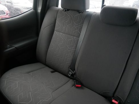 Used 2019 Toyota Tacoma TRD Sport image 12