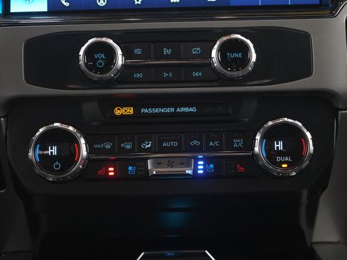 Used 2022 Ford F250 Lariat w/ Black Appearance Package image 18