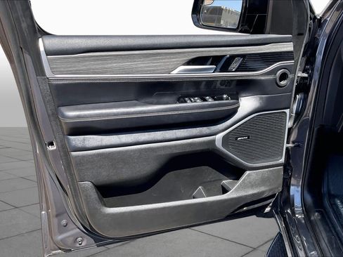 Used 2024 Jeep Wagoneer L Series II w/ Flexible Seating Group RWD image 20